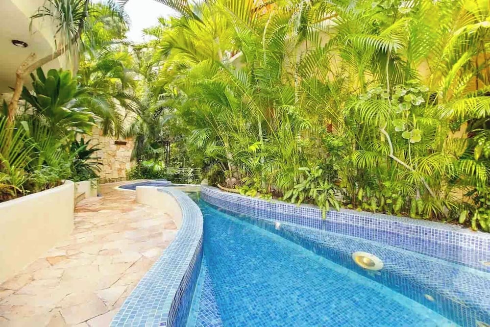 Villas Sacbe Condo Hotel and Beach Club — Swimming pool in Playa del Carmen, Quintana Roo