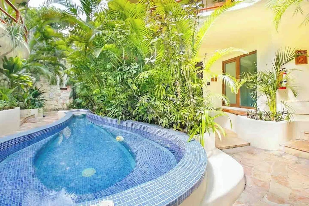 Villas Sacbe Condo Hotel and Beach Club — Swimming pool in Playa del Carmen, Quintana Roo