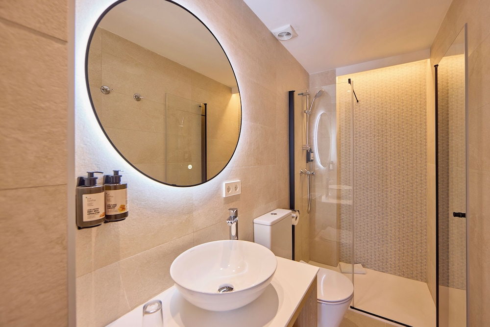 Universal Hotel Bikini — Hotel rooms in Cala Millor, Balearic Islands