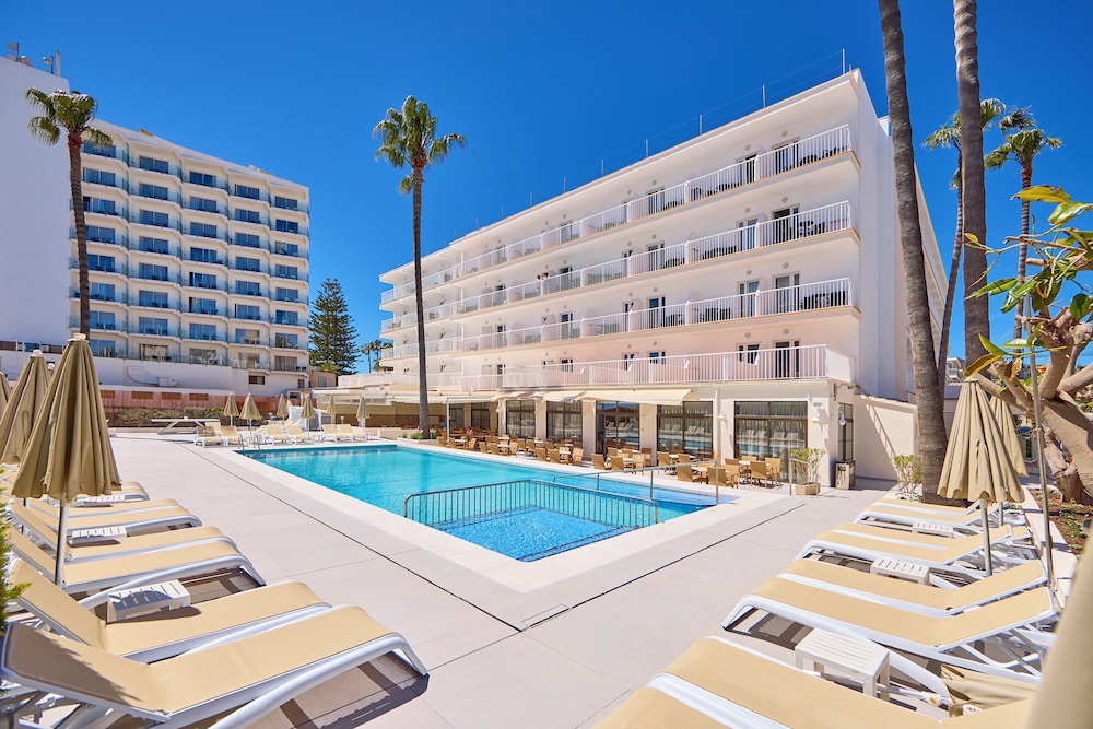 Universal Hotel Bikini — Swimming pool in Cala Millor, Balearic Islands