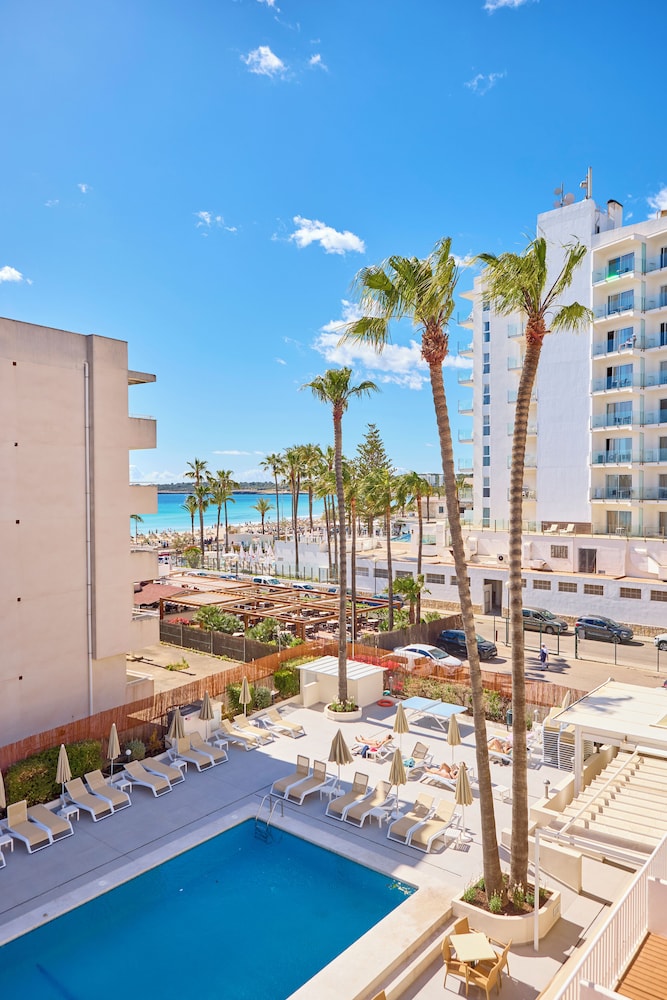 Universal Hotel Bikini — Beach in Cala Millor, Balearic Islands