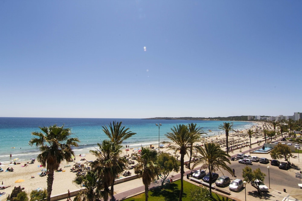 Universal Hotel Bikini — Beach in Cala Millor, Balearic Islands