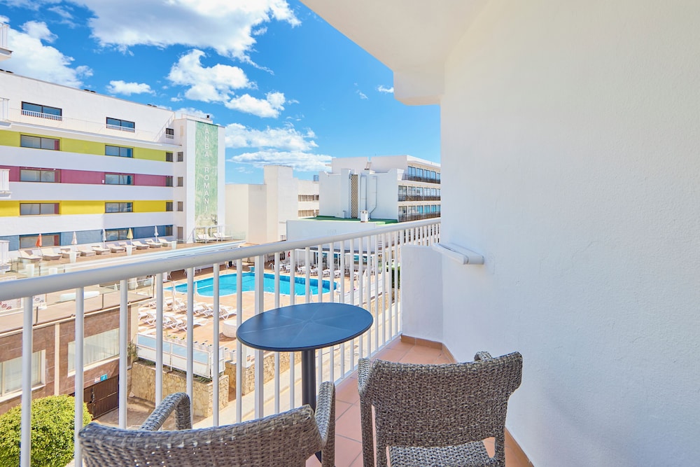 Universal Hotel Bikini — Hotel rooms in Cala Millor, Balearic Islands
