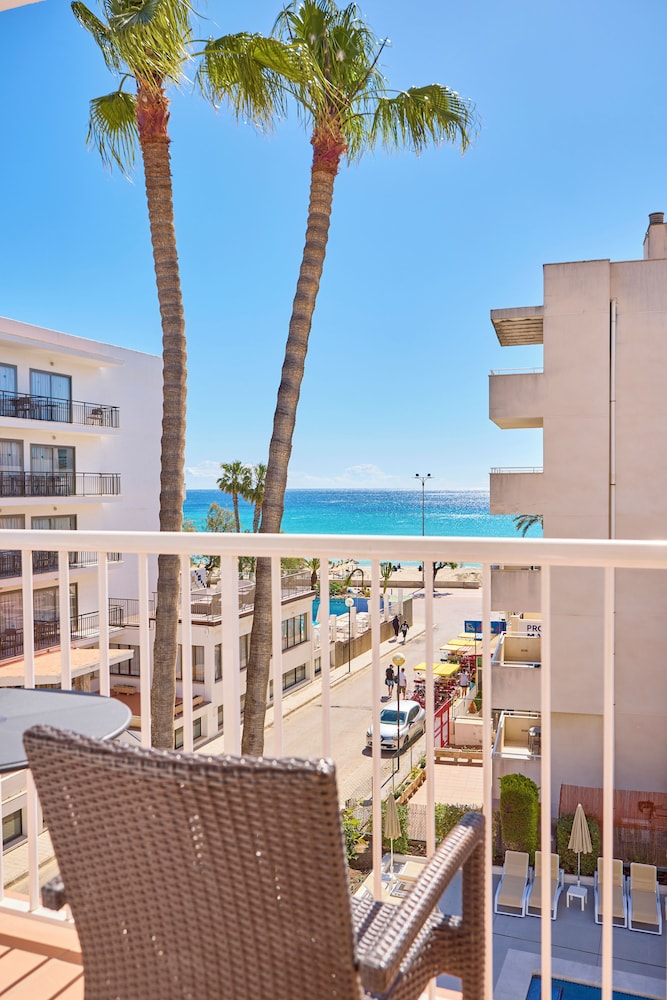 Universal Hotel Bikini — Beach in Cala Millor, Balearic Islands