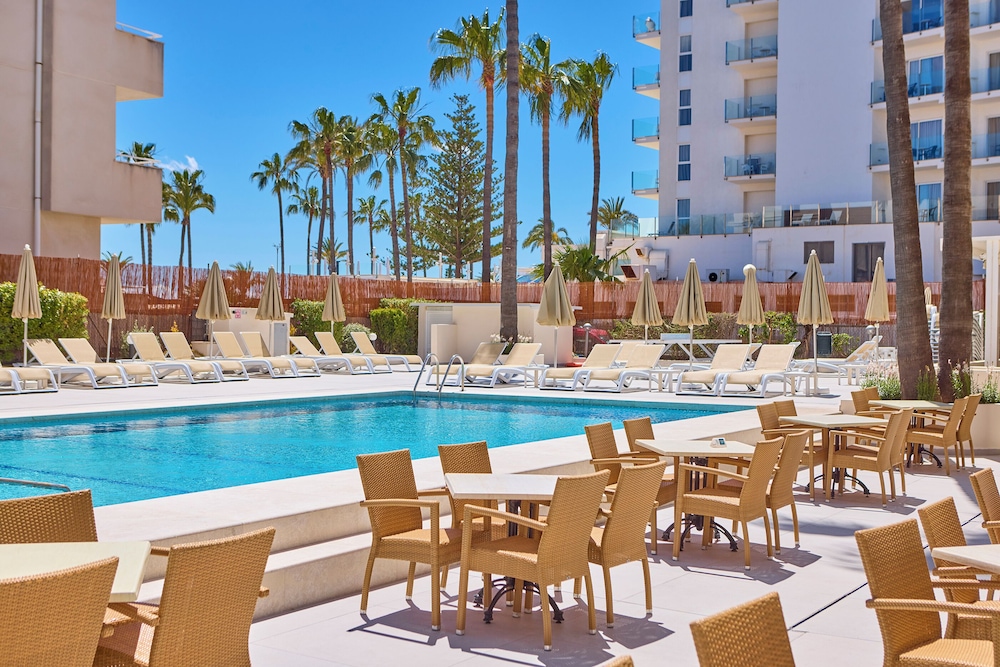Universal Hotel Bikini — Swimming pool in Cala Millor, Balearic Islands