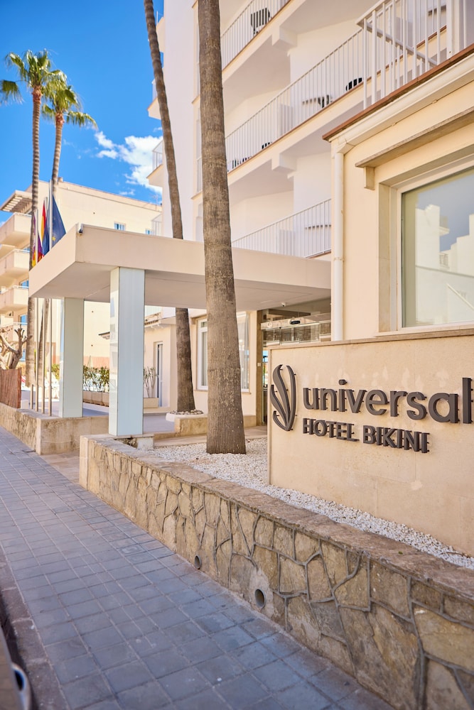 Universal Hotel Bikini — Hotel building in Cala Millor, Balearic Islands
