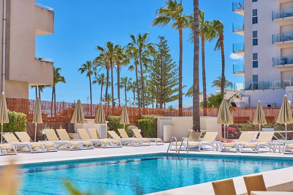 Universal Hotel Bikini — Swimming pool in Cala Millor, Balearic Islands