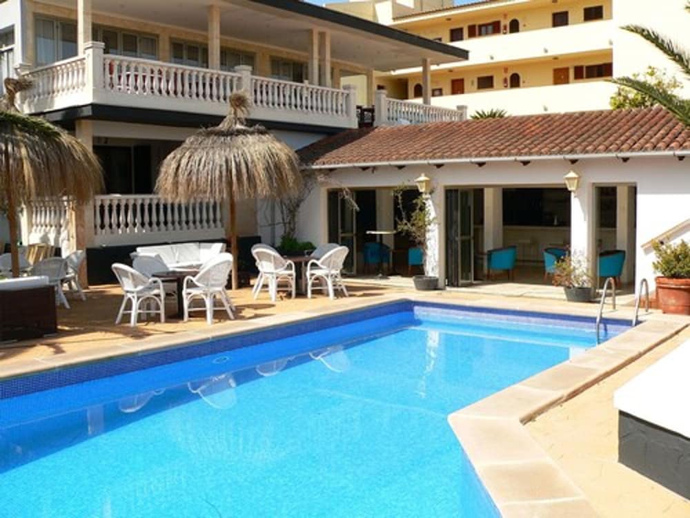 Hotel Navia Santa Ponsa — Swimming pool in Santa Ponca, Balearic Islands