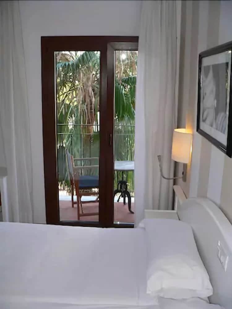Hotel Navia Santa Ponsa — Hotel rooms in Santa Ponca, Balearic Islands
