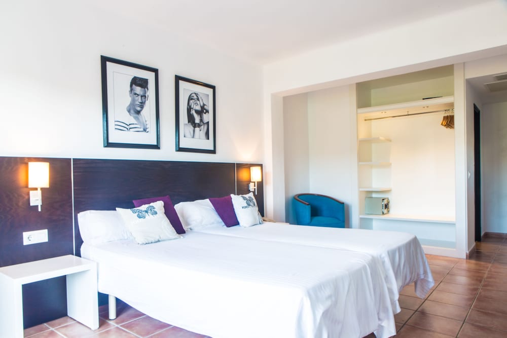 Hotel Navia Santa Ponsa — Hotel rooms in Santa Ponca, Balearic Islands