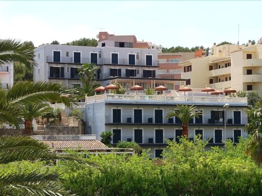 Hotel Navia Santa Ponsa — Hotel building in Santa Ponca, Balearic Islands