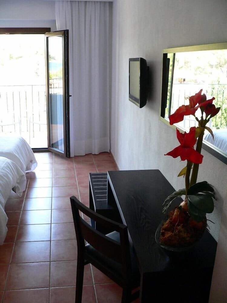 Hotel Navia Santa Ponsa — Hotel rooms in Santa Ponca, Balearic Islands