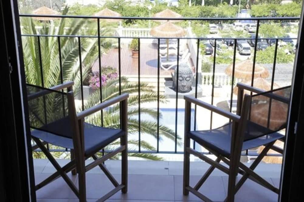 Hotel Navia Santa Ponsa — Hotel rooms in Santa Ponca, Balearic Islands
