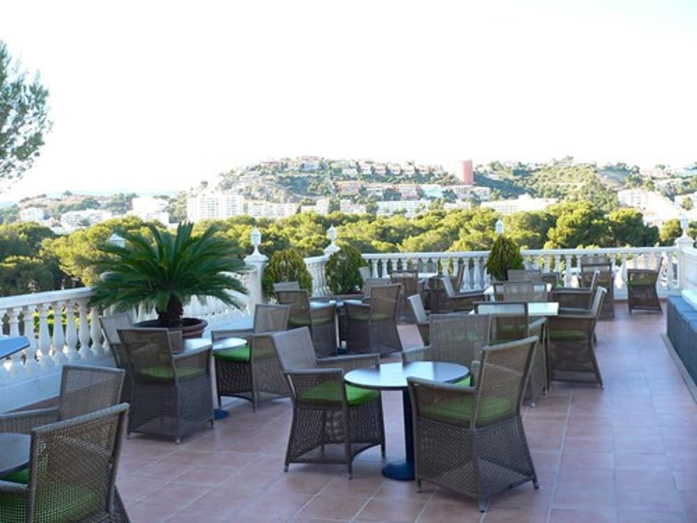 Hotel Navia Santa Ponsa — Restaurant & bars in Santa Ponca, Balearic Islands
