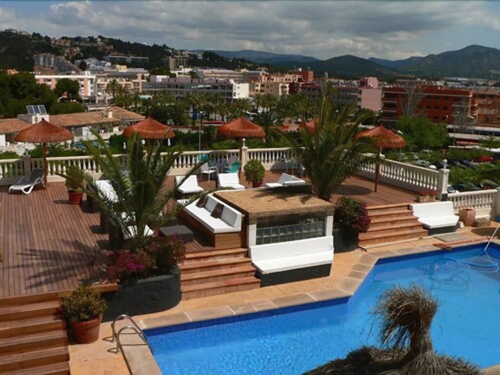 Hotel Navia Santa Ponsa — Swimming pool in Santa Ponca, Balearic Islands