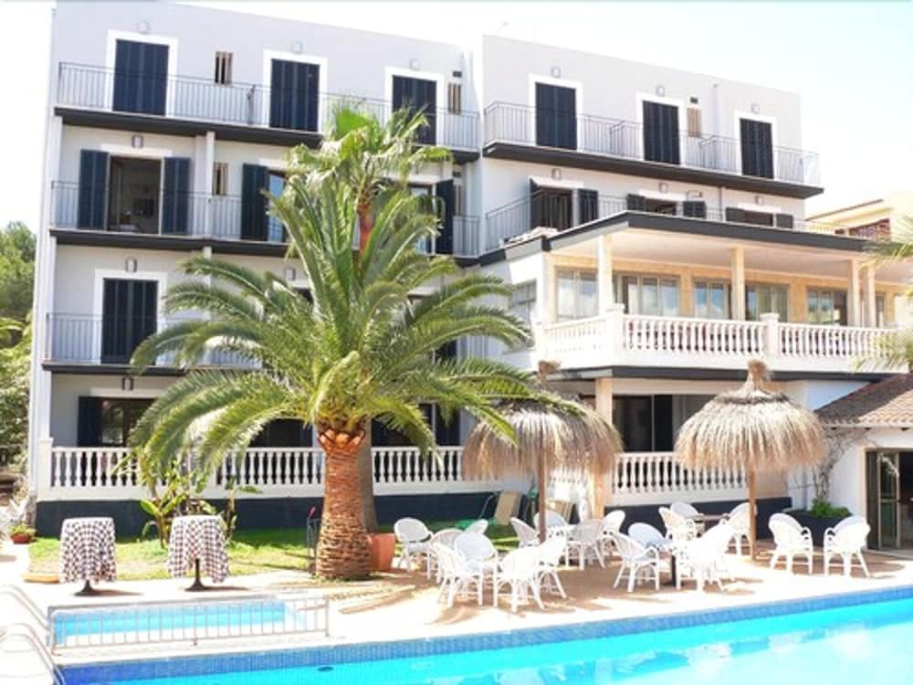 Hotel Navia Santa Ponsa — Swimming pool in Santa Ponca, Balearic Islands