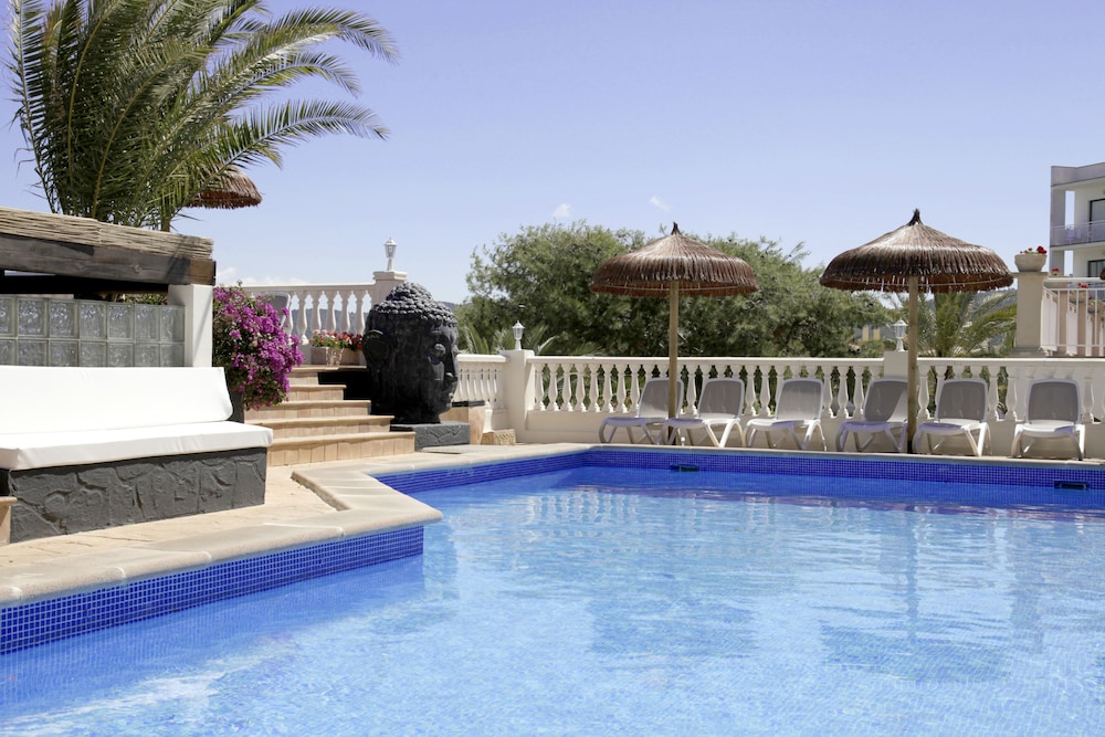 Hotel Navia Santa Ponsa — Swimming pool in Santa Ponca, Balearic Islands