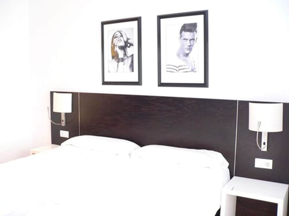 Hotel Navia Santa Ponsa — Hotel rooms in Santa Ponca, Balearic Islands