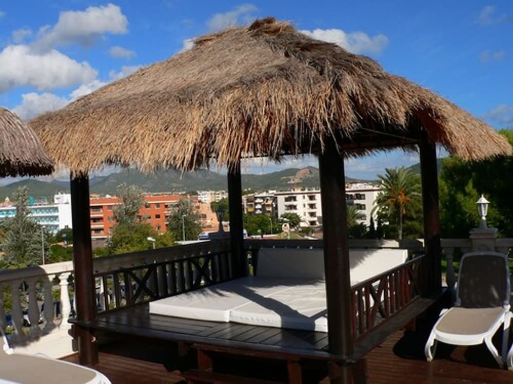 Hotel Navia Santa Ponsa — Restaurant & bars in Santa Ponca, Balearic Islands