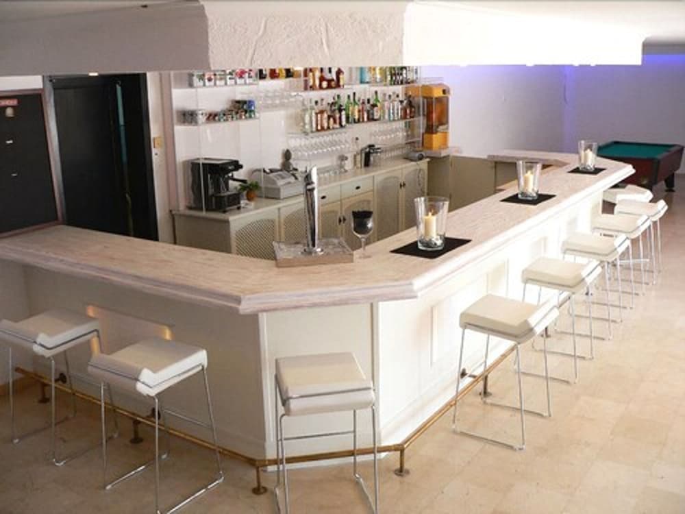 Hotel Navia Santa Ponsa — Restaurant & bars in Santa Ponca, Balearic Islands