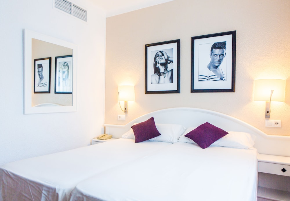 Hotel Navia Santa Ponsa — Hotel rooms in Santa Ponca, Balearic Islands