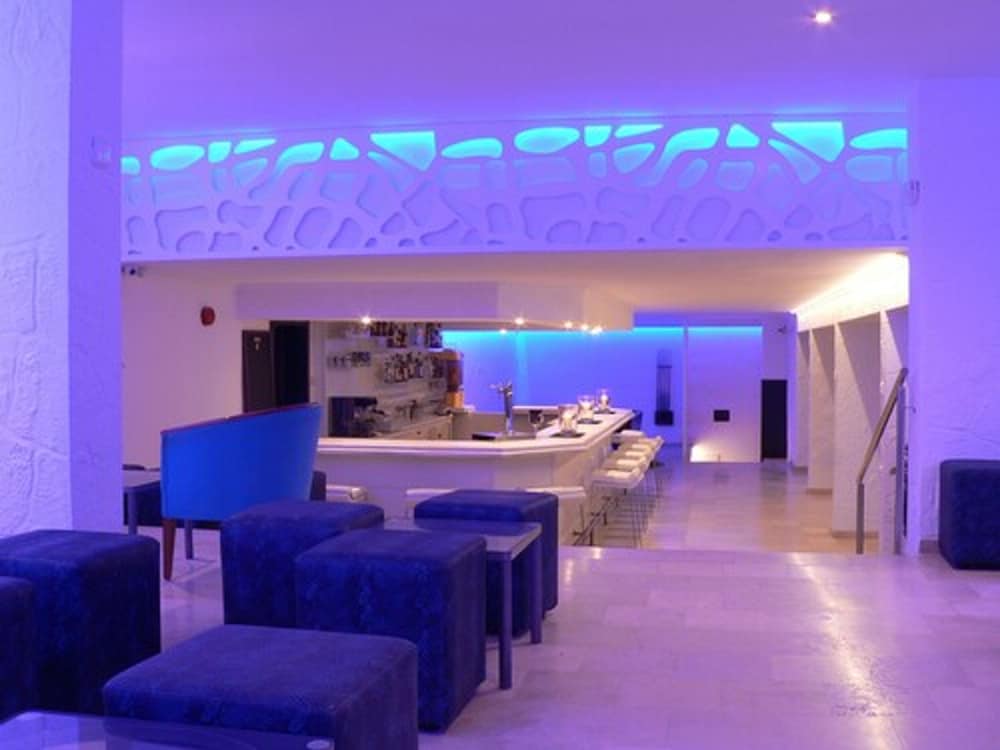 Hotel Navia Santa Ponsa — Restaurant & bars in Santa Ponca, Balearic Islands