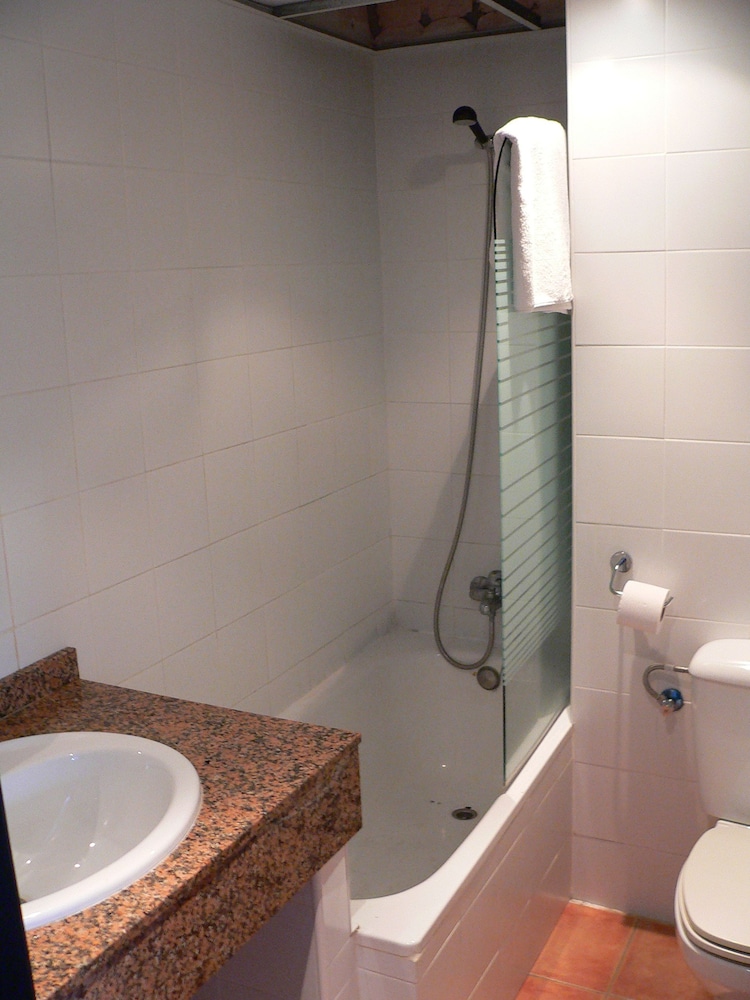 Hotel Navia Santa Ponsa — Hotel rooms in Santa Ponca, Balearic Islands