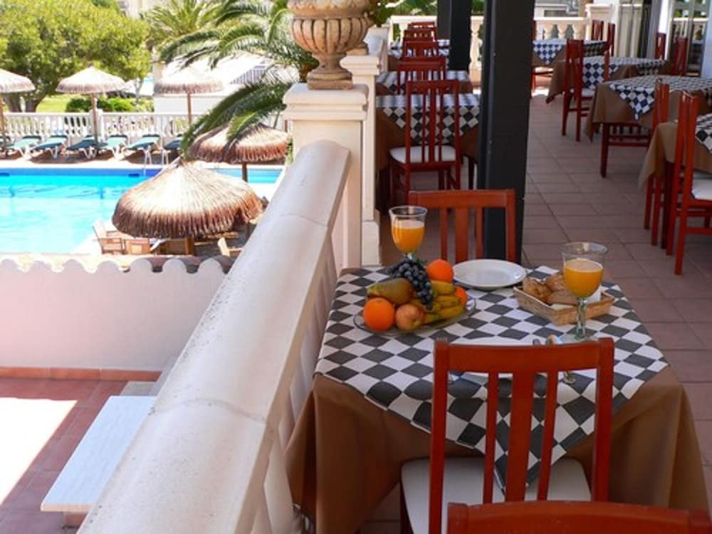 Hotel Navia Santa Ponsa — Restaurant & bars in Santa Ponca, Balearic Islands