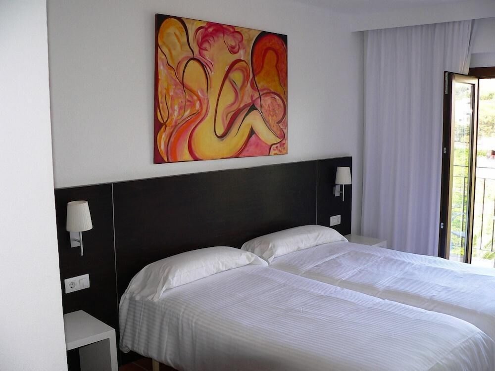 Hotel Navia Santa Ponsa — Hotel rooms in Santa Ponca, Balearic Islands