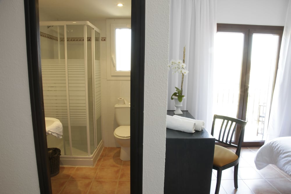 Hotel Navia Santa Ponsa — Hotel rooms in Santa Ponca, Balearic Islands