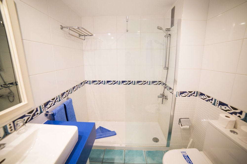 Apartamentos Cala D'Or — Hotel rooms in Puerto Rico, Canary Islands