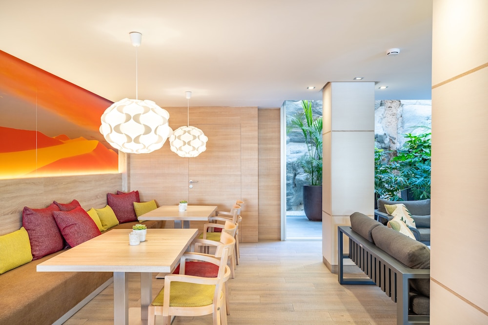 Apartamentos Cala D'Or — Restaurant & bars in Puerto Rico, Canary Islands
