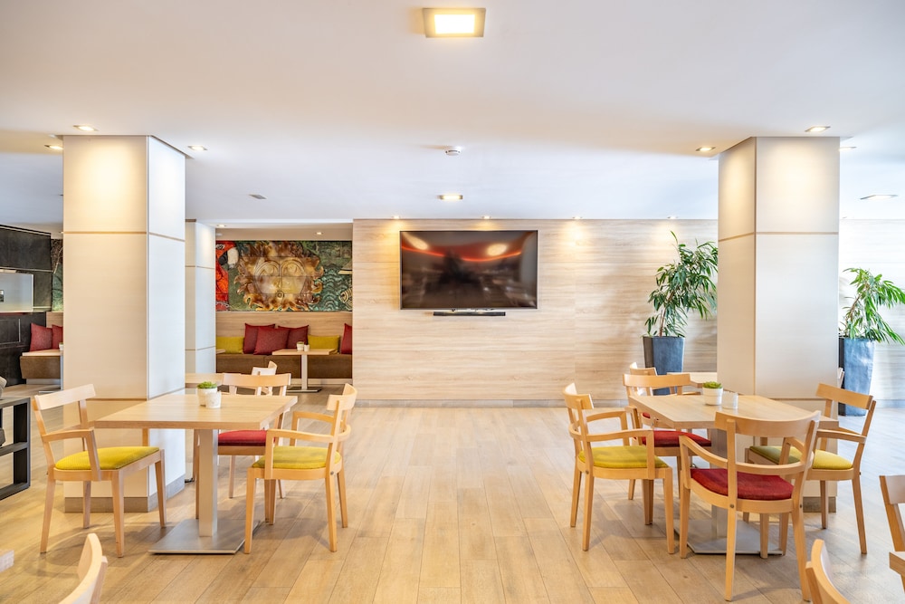 Apartamentos Cala D'Or — Restaurant & bars in Puerto Rico, Canary Islands