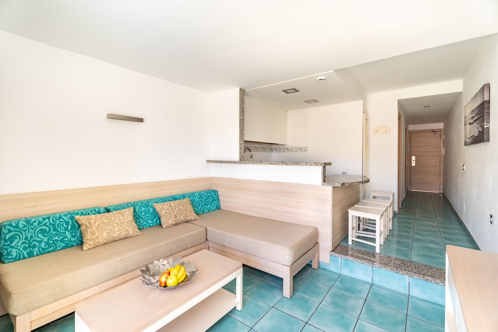 Apartamentos Cala D'Or — Hotel rooms in Puerto Rico, Canary Islands