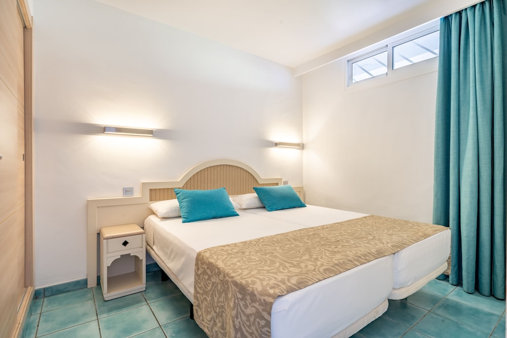Apartamentos Cala D'Or — Hotel rooms in Puerto Rico, Canary Islands
