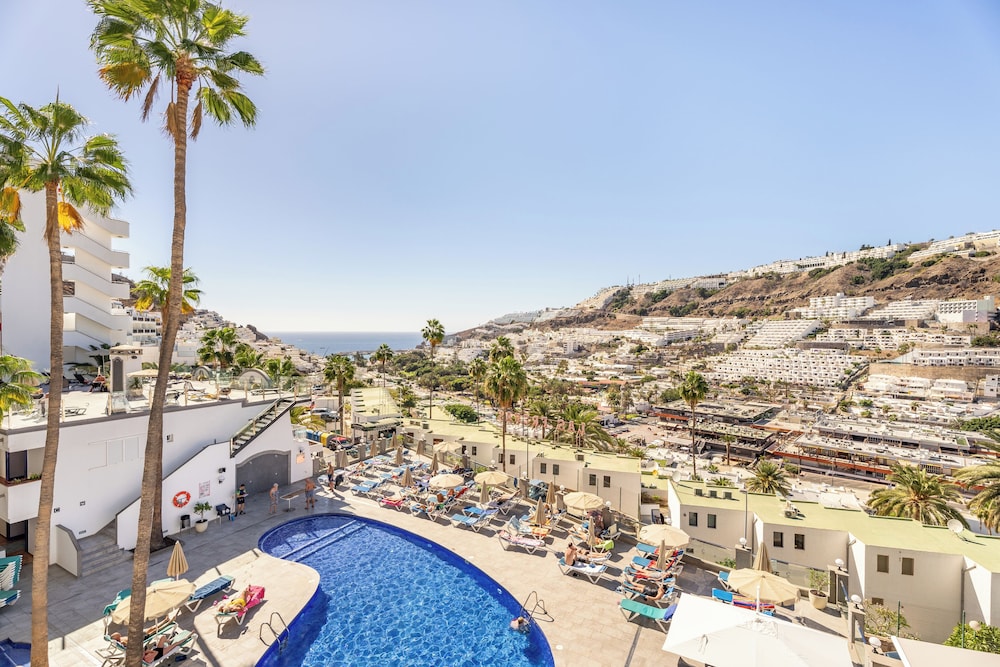 Apartamentos Cala D'Or — Swimming pool in Puerto Rico, Canary Islands