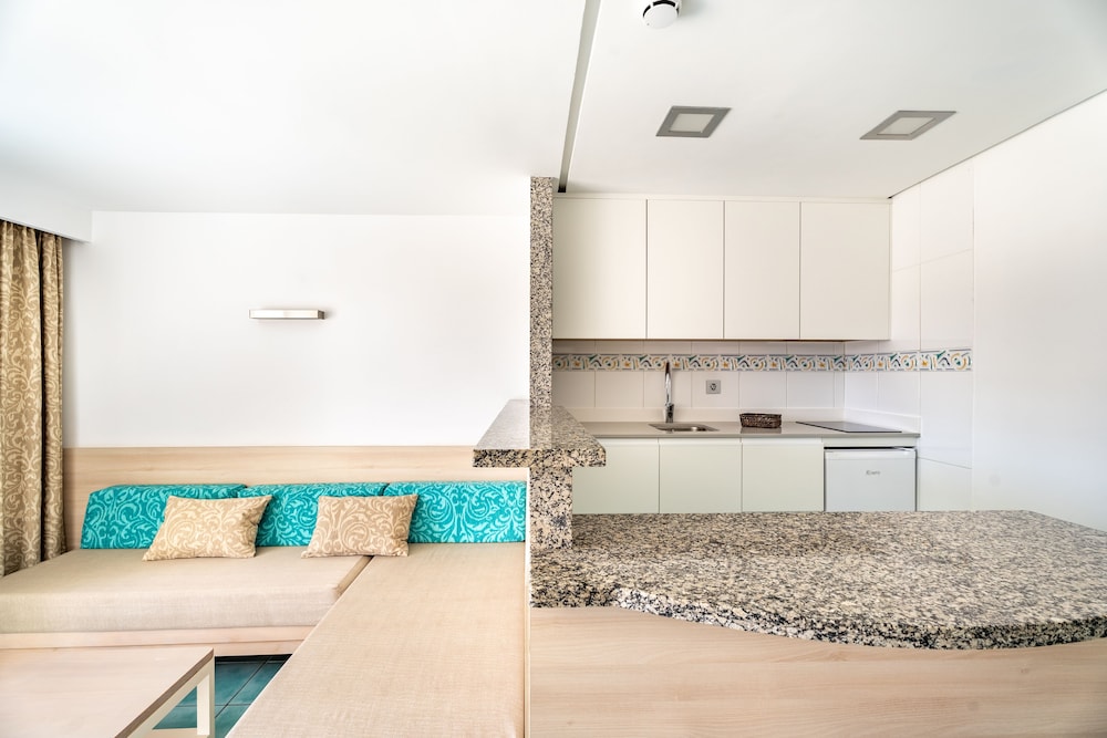 Apartamentos Cala D'Or — Hotel rooms in Puerto Rico, Canary Islands