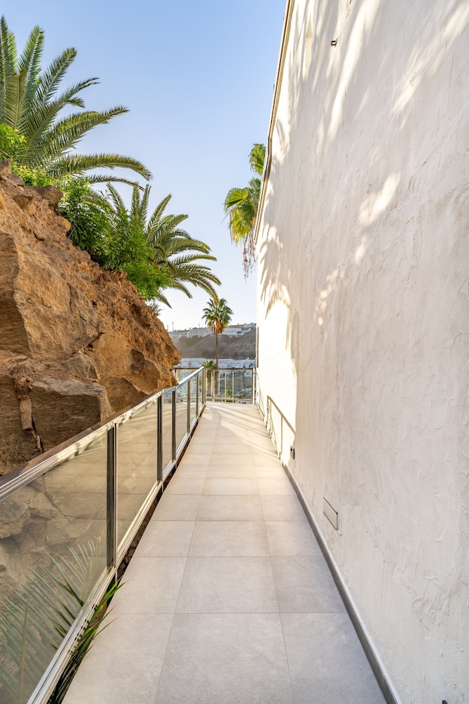 Apartamentos Cala D'Or — Hotel building in Puerto Rico, Canary Islands