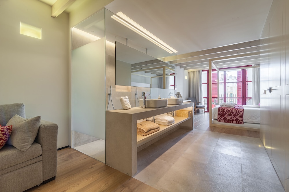 Apartahotel Fil Suites — Hotel rooms in Palma de Mallorca, Balearic Islands
