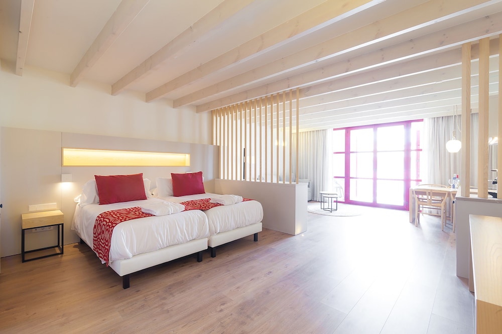Apartahotel Fil Suites — Hotel rooms in Palma de Mallorca, Balearic Islands