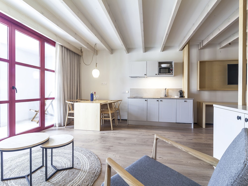 Apartahotel Fil Suites — Hotel rooms in Palma de Mallorca, Balearic Islands