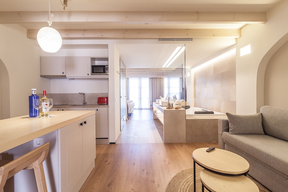 Apartahotel Fil Suites — Hotel rooms in Palma de Mallorca, Balearic Islands