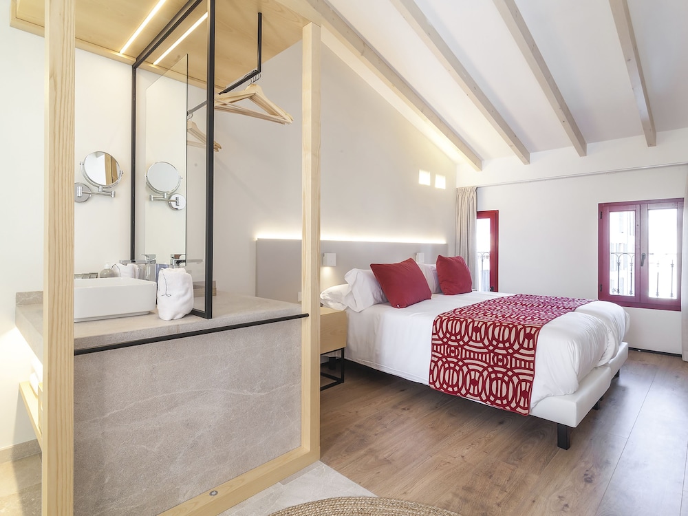 Apartahotel Fil Suites — Hotel rooms in Palma de Mallorca, Balearic Islands