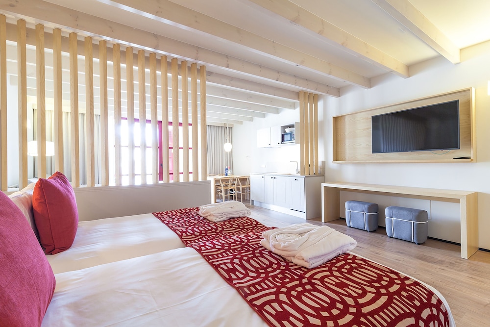Apartahotel Fil Suites — Hotel rooms in Palma de Mallorca, Balearic Islands