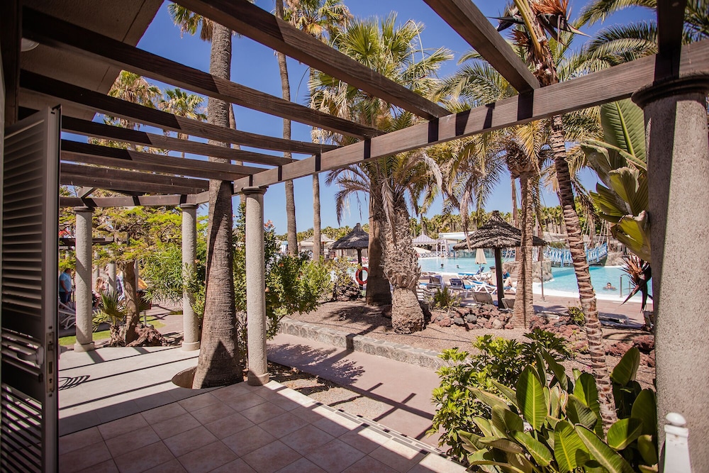 Caybeach Princess — Swimming pool in Maspalomas, Canary Islands
