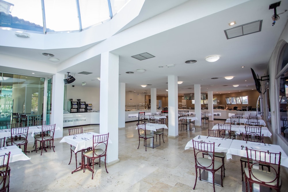 Caybeach Princess — Restaurant & bars in Maspalomas, Canary Islands