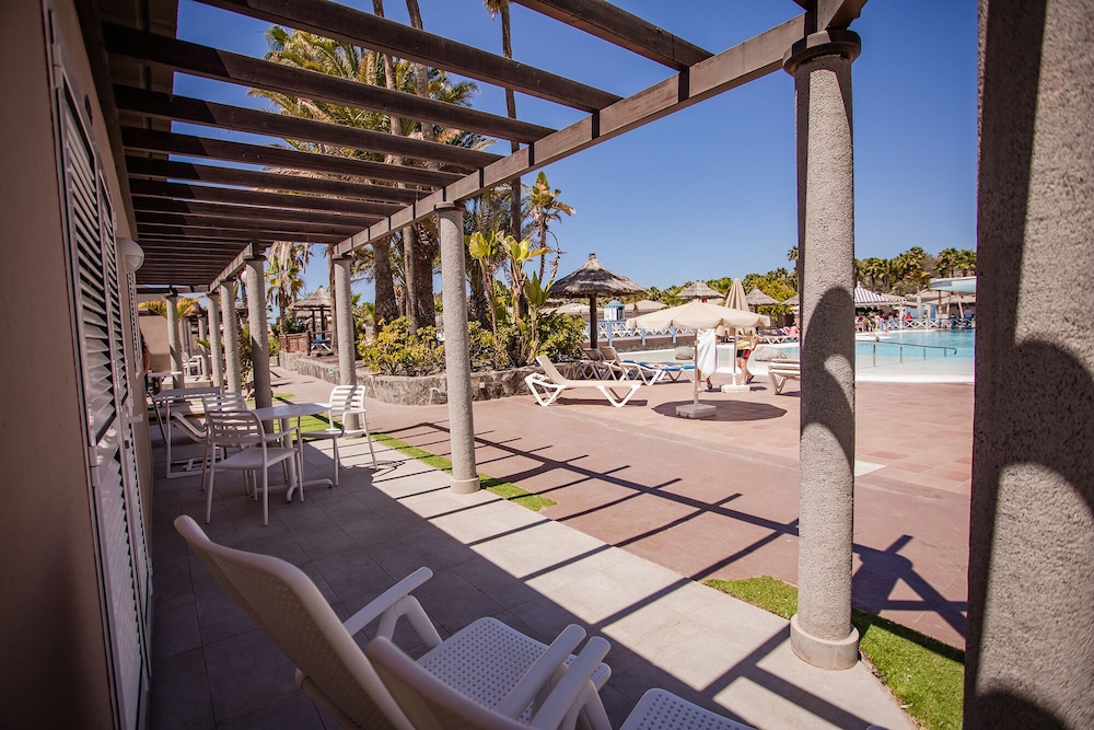 Caybeach Princess — Swimming pool in Maspalomas, Canary Islands