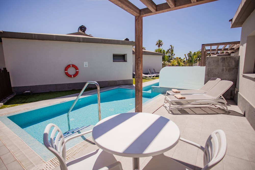 Caybeach Princess — Swimming pool in Maspalomas, Canary Islands