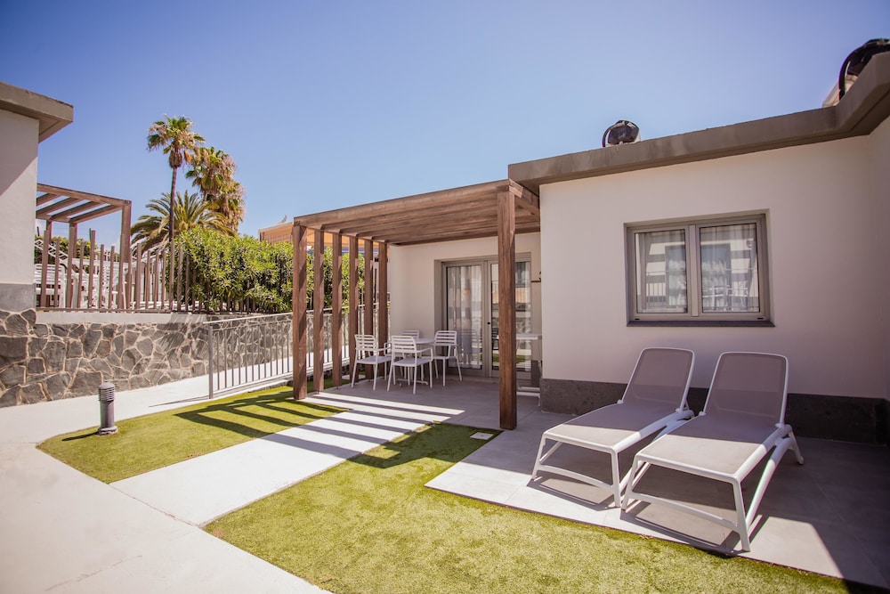 Caybeach Princess — Swimming pool in Maspalomas, Canary Islands