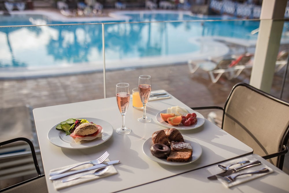 Caybeach Princess — Restaurant & bars in Maspalomas, Canary Islands
